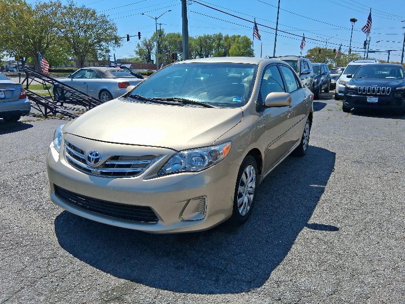 Toyota Corolla 4dr Sdn Auto LE (Natl) 2013