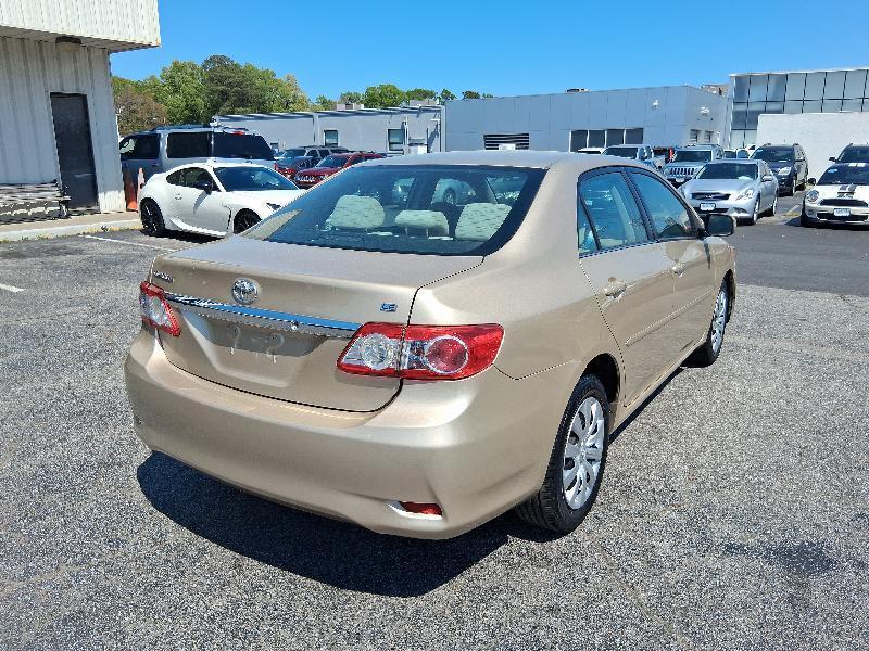 Toyota Corolla 4dr Sdn Auto LE (Natl) 2013