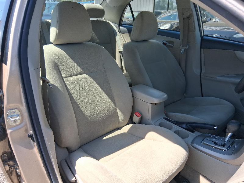 Toyota Corolla 4dr Sdn Auto LE (Natl) 2013