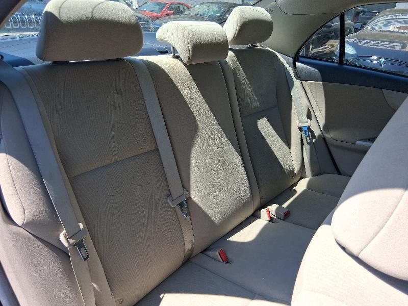 Toyota Corolla 4dr Sdn Auto LE (Natl) 2013