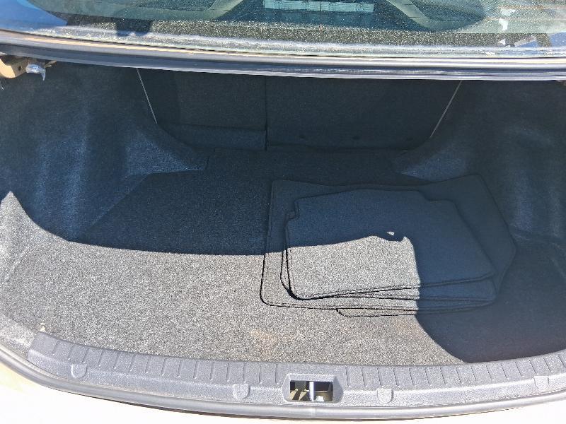 Toyota Corolla 4dr Sdn Auto LE (Natl) 2013