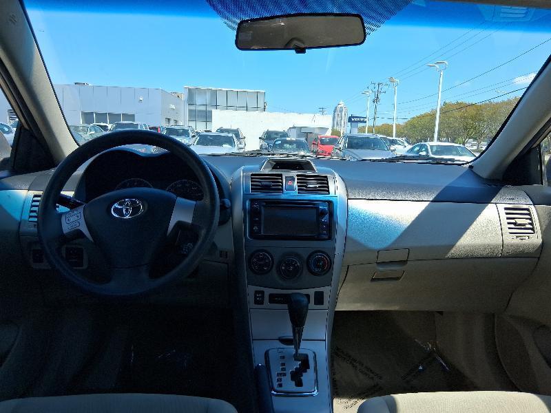 Toyota Corolla 4dr Sdn Auto LE (Natl) 2013