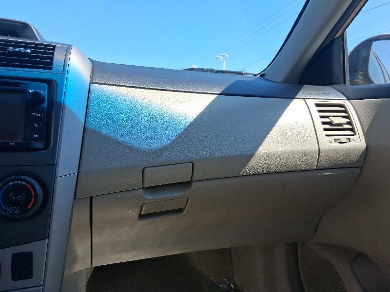 Toyota Corolla 4dr Sdn Auto LE (Natl) 2013