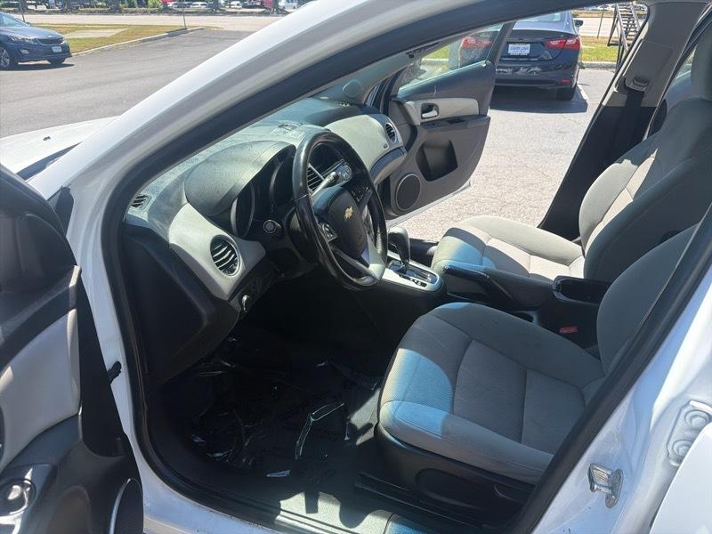 Chevrolet Cruze 4dr Sdn LS 2012