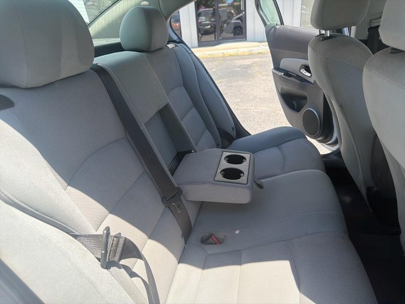 Chevrolet Cruze 4dr Sdn LS 2012
