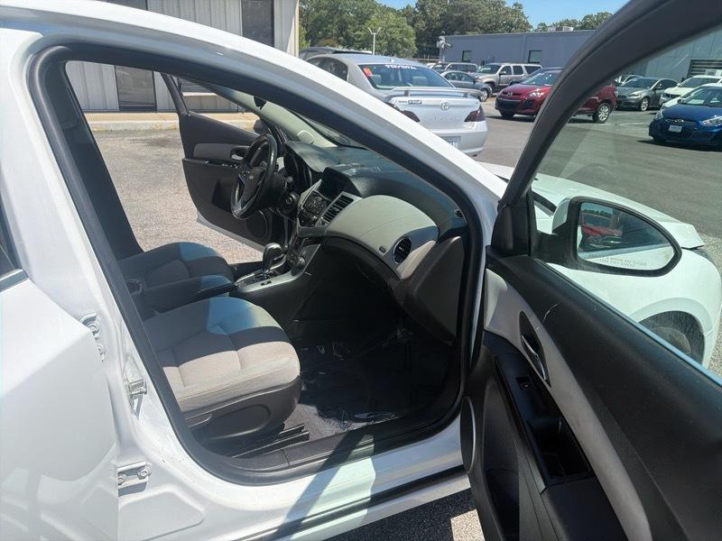 Chevrolet Cruze 4dr Sdn LS 2012