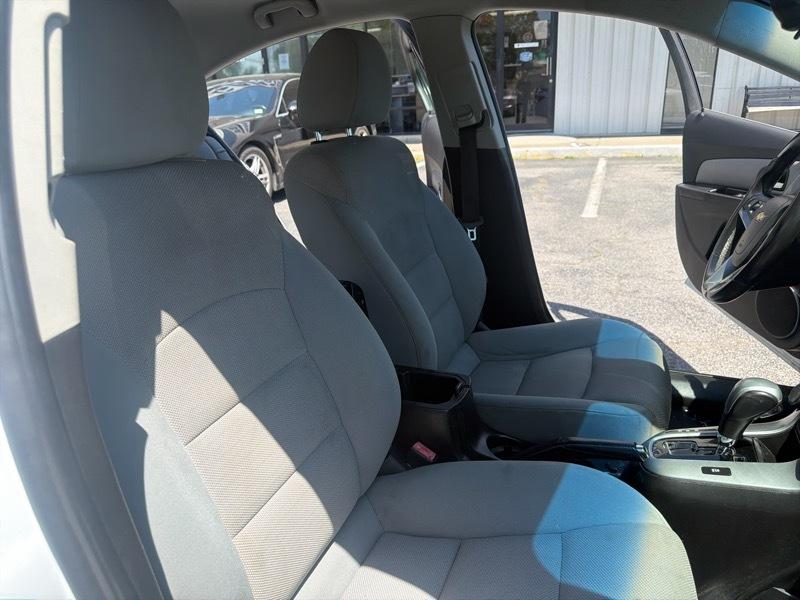 Chevrolet Cruze 4dr Sdn LS 2012