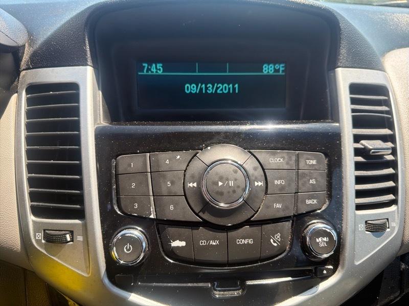 Chevrolet Cruze 4dr Sdn LS 2012
