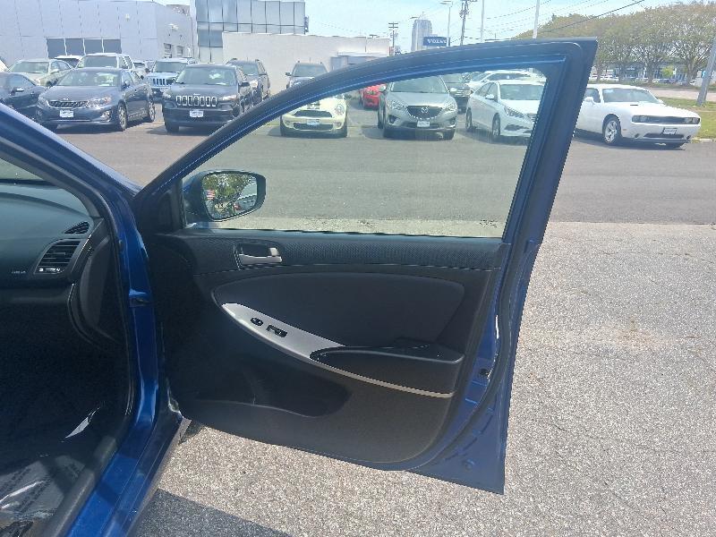 Hyundai Accent SE 5-Door 6A 2017