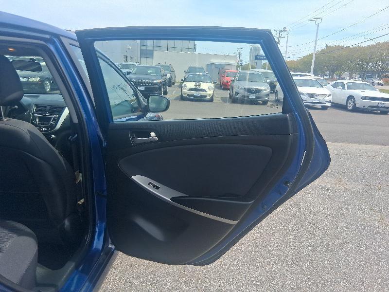 Hyundai Accent SE 5-Door 6A 2017