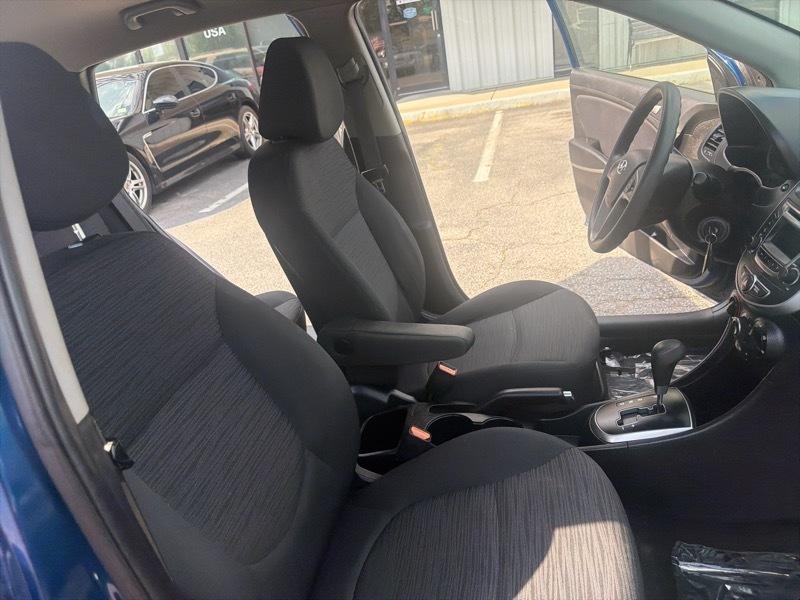 Hyundai Accent SE 5-Door 6A 2017