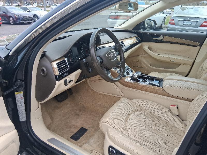 Audi A8 4.2L quattro 2011