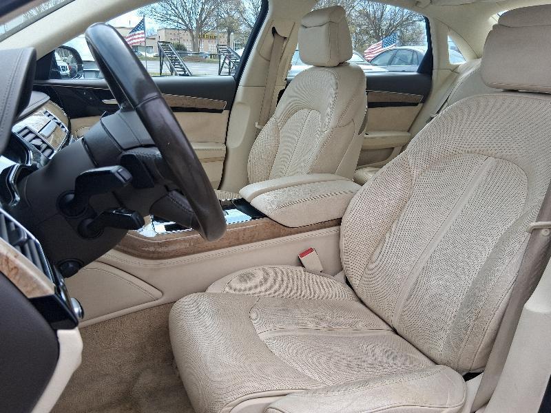 Audi A8 4.2L quattro 2011