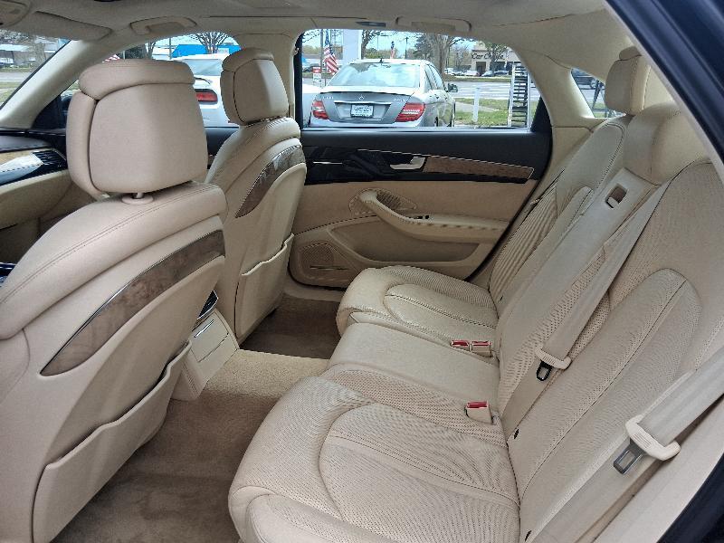 Audi A8 4.2L quattro 2011