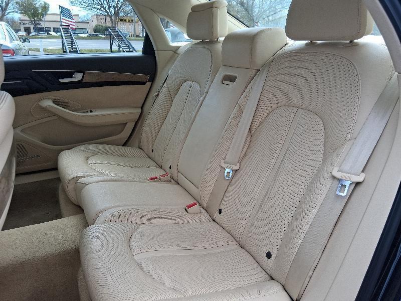 Audi A8 4.2L quattro 2011