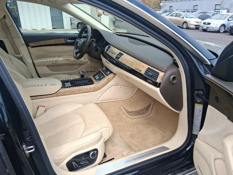 Audi A8 4.2L quattro 2011