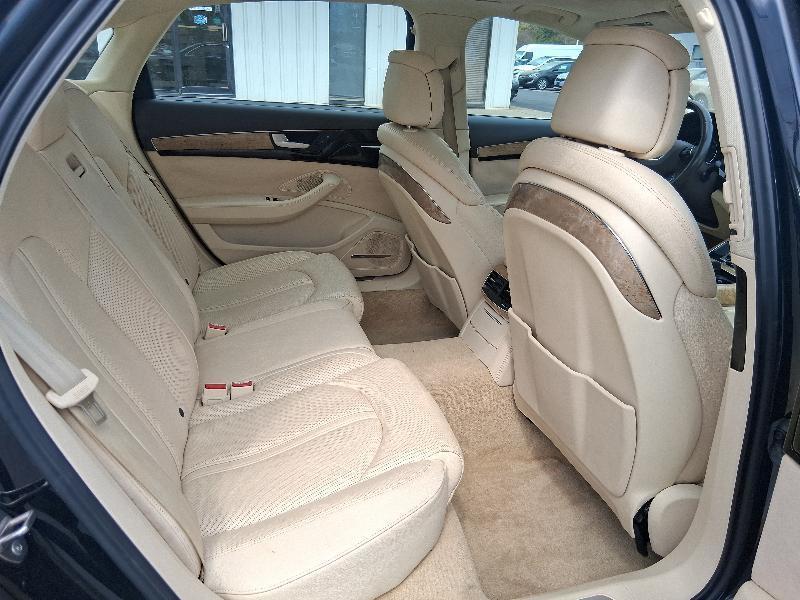 Audi A8 4.2L quattro 2011