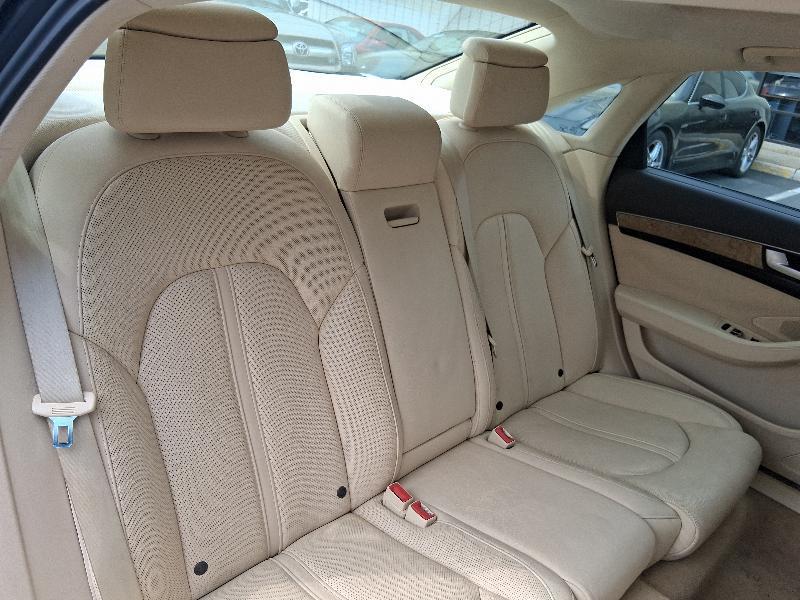 Audi A8 4.2L quattro 2011