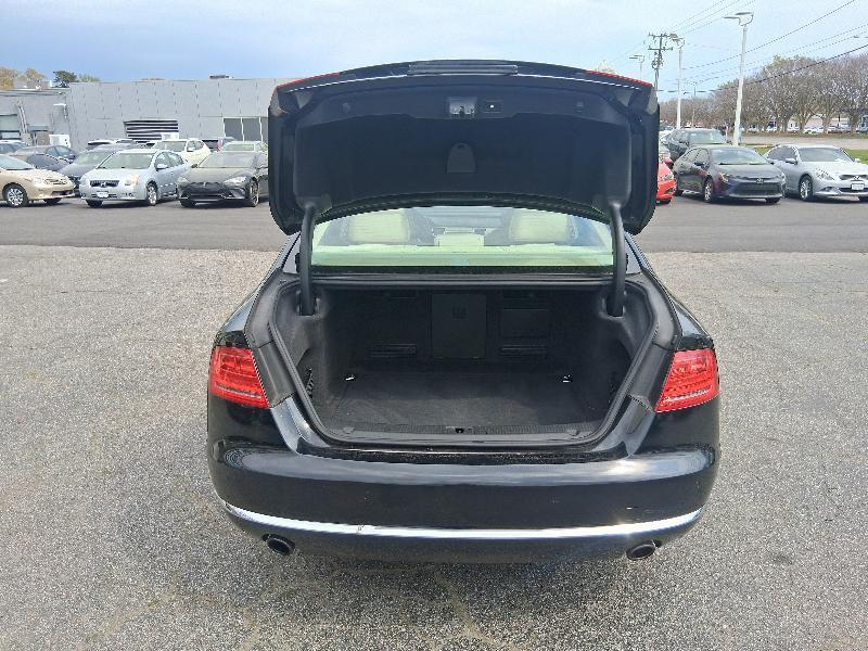 Audi A8 4.2L quattro 2011