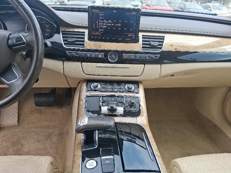 Audi A8 4.2L quattro 2011