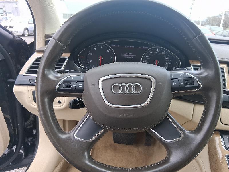 Audi A8 4.2L quattro 2011