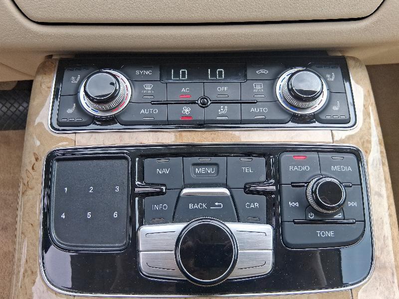 Audi A8 4.2L quattro 2011
