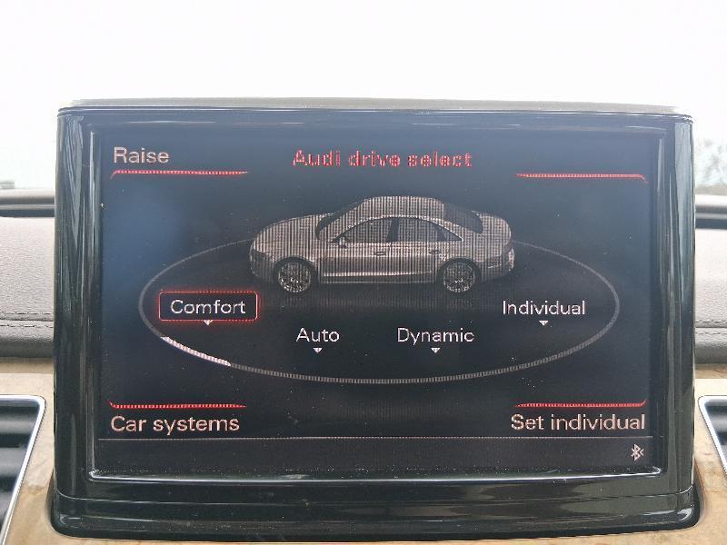 Audi A8 4.2L quattro 2011