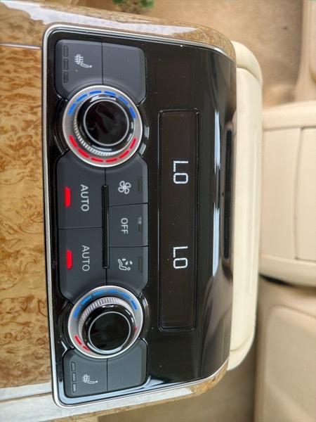 Audi A8 4.2L quattro 2011