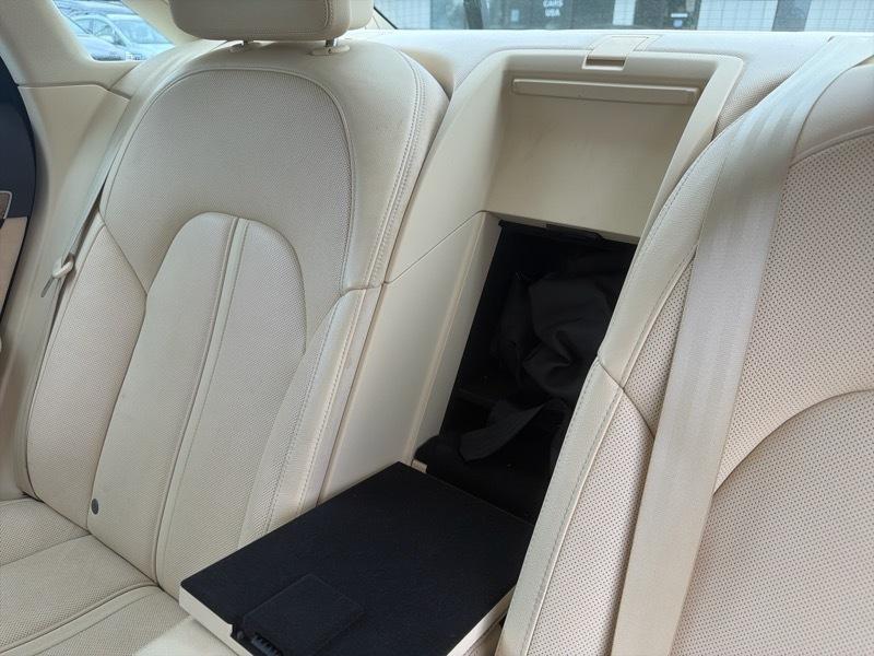 Audi A8 4.2L quattro 2011