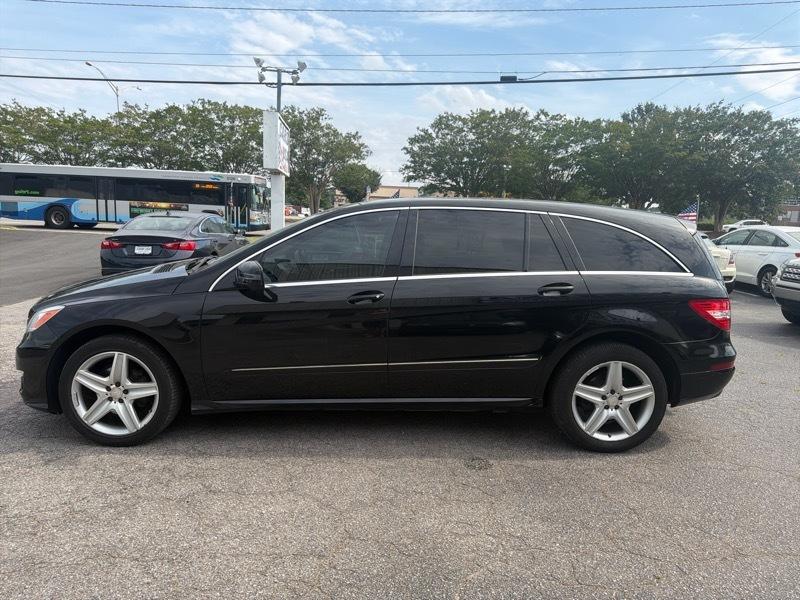 Mercedes-Benz R-Class R350 4MATIC w/ 3rd Row 2011