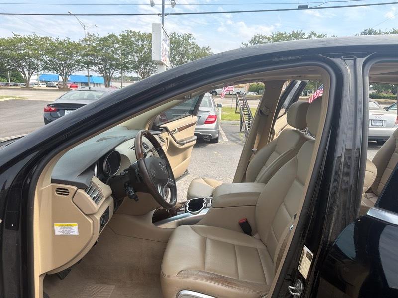 Mercedes-Benz R-Class R350 4MATIC w/ 3rd Row 2011