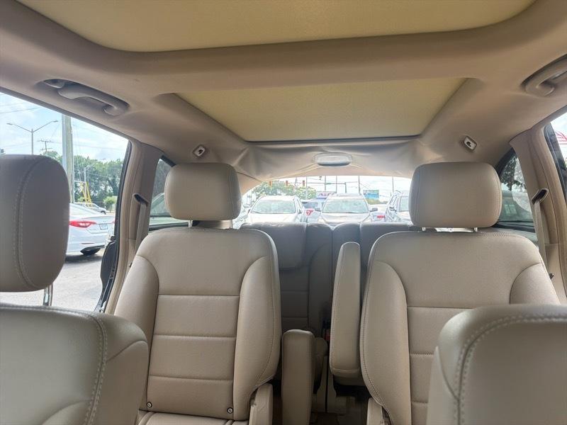 Mercedes-Benz R-Class R350 4MATIC w/ 3rd Row 2011
