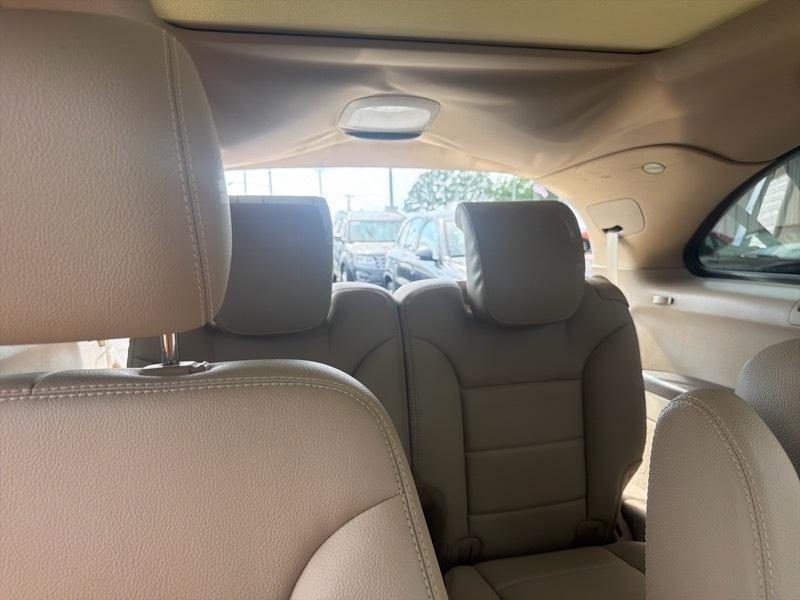 Mercedes-Benz R-Class R350 4MATIC w/ 3rd Row 2011