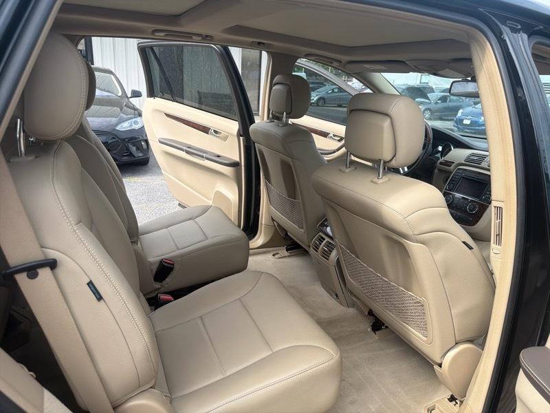 Mercedes-Benz R-Class R350 4MATIC w/ 3rd Row 2011