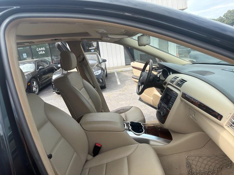 Mercedes-Benz R-Class R350 4MATIC w/ 3rd Row 2011