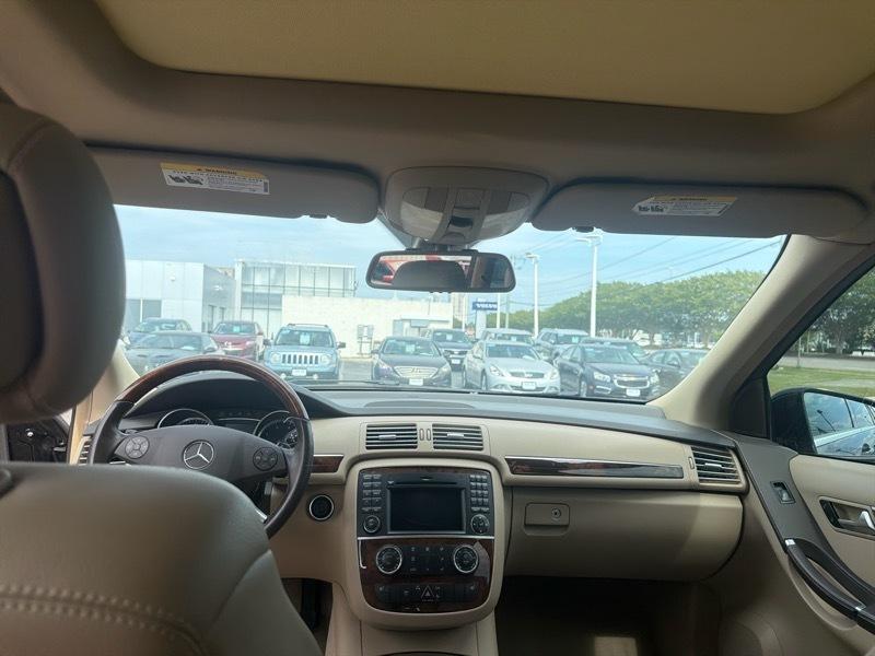 Mercedes-Benz R-Class R350 4MATIC w/ 3rd Row 2011