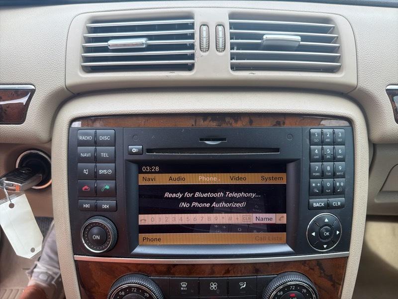 Mercedes-Benz R-Class R350 4MATIC w/ 3rd Row 2011