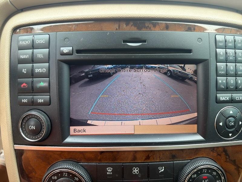 Mercedes-Benz R-Class R350 4MATIC w/ 3rd Row 2011