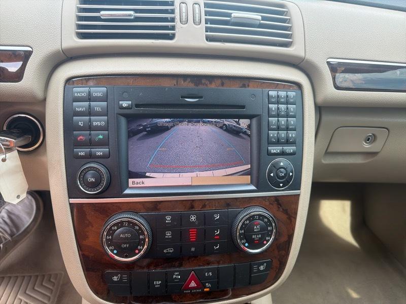 Mercedes-Benz R-Class R350 4MATIC w/ 3rd Row 2011