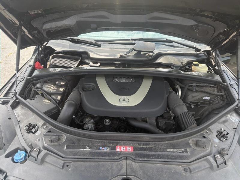 Mercedes-Benz R-Class R350 4MATIC w/ 3rd Row 2011