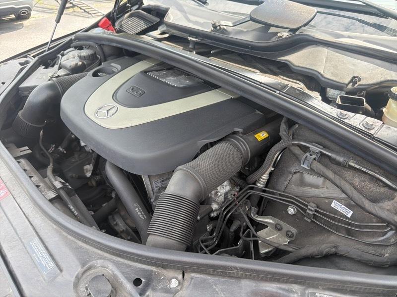 Mercedes-Benz R-Class R350 4MATIC w/ 3rd Row 2011