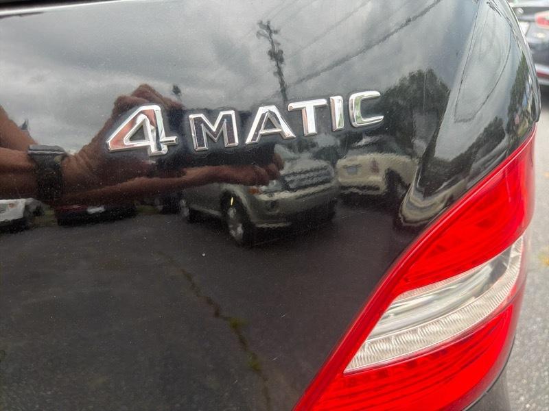 Mercedes-Benz R-Class R350 4MATIC w/ 3rd Row 2011