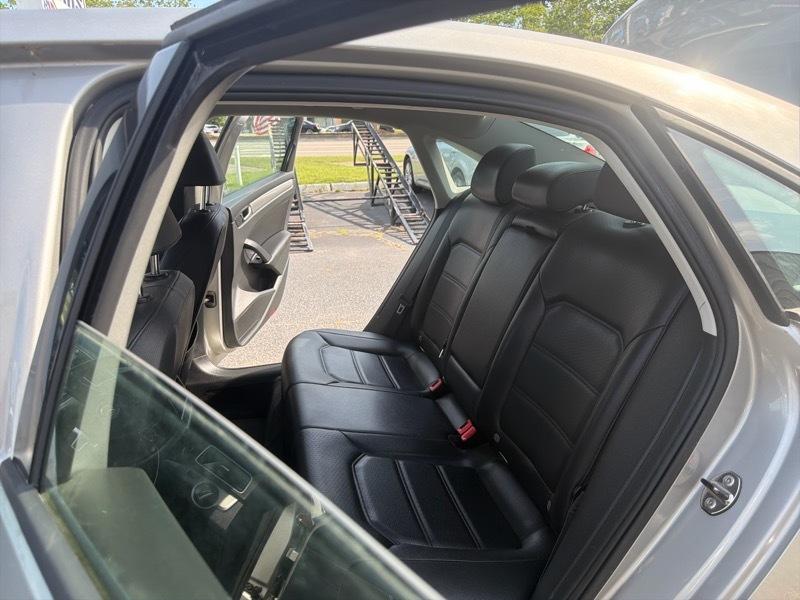 Volkswagen Passat 1.8T Wolfsburg AT 2014