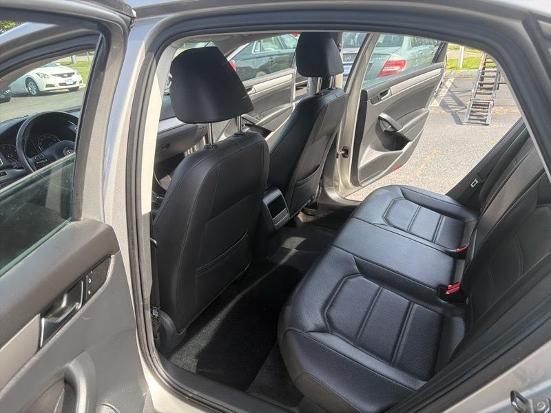 Volkswagen Passat 1.8T Wolfsburg AT 2014