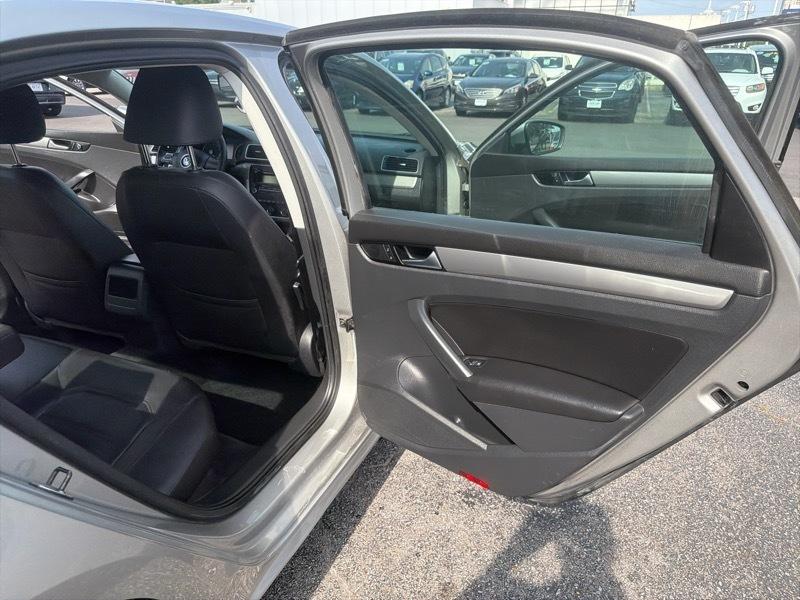 Volkswagen Passat 1.8T Wolfsburg AT 2014