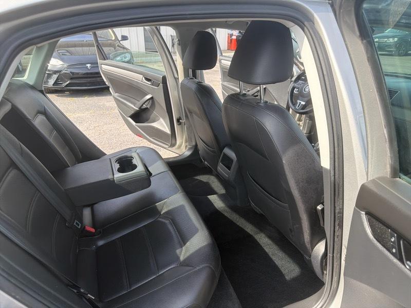 Volkswagen Passat 1.8T Wolfsburg AT 2014