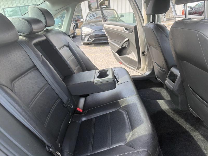 Volkswagen Passat 1.8T Wolfsburg AT 2014