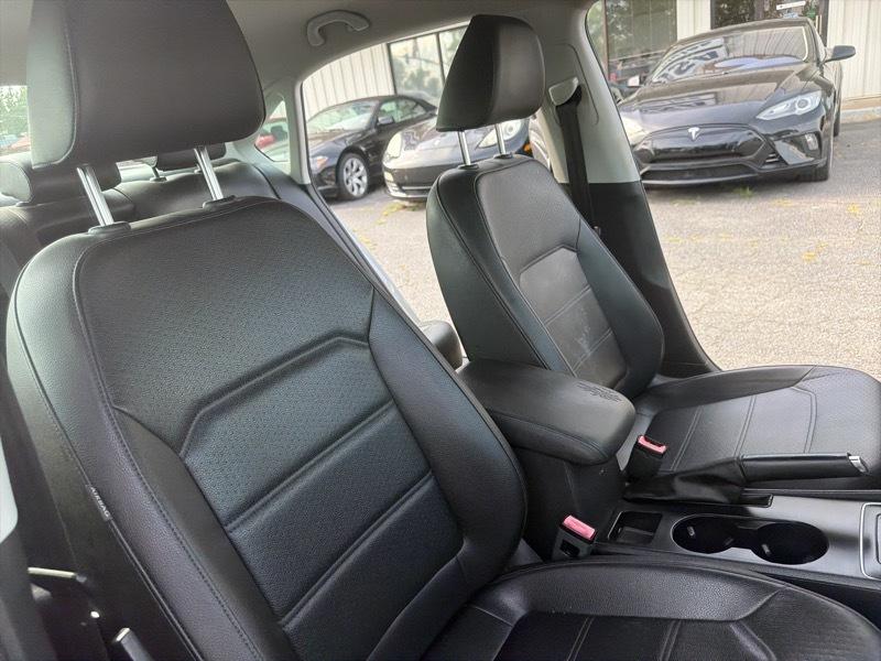 Volkswagen Passat 1.8T Wolfsburg AT 2014
