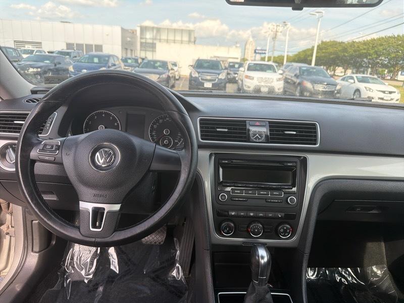 Volkswagen Passat 1.8T Wolfsburg AT 2014