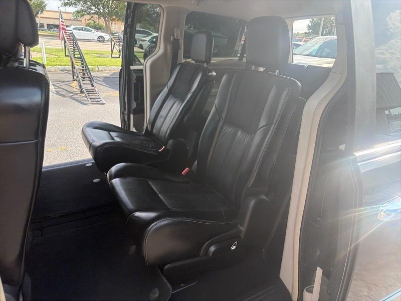Chrysler Town & Country Limited 2014